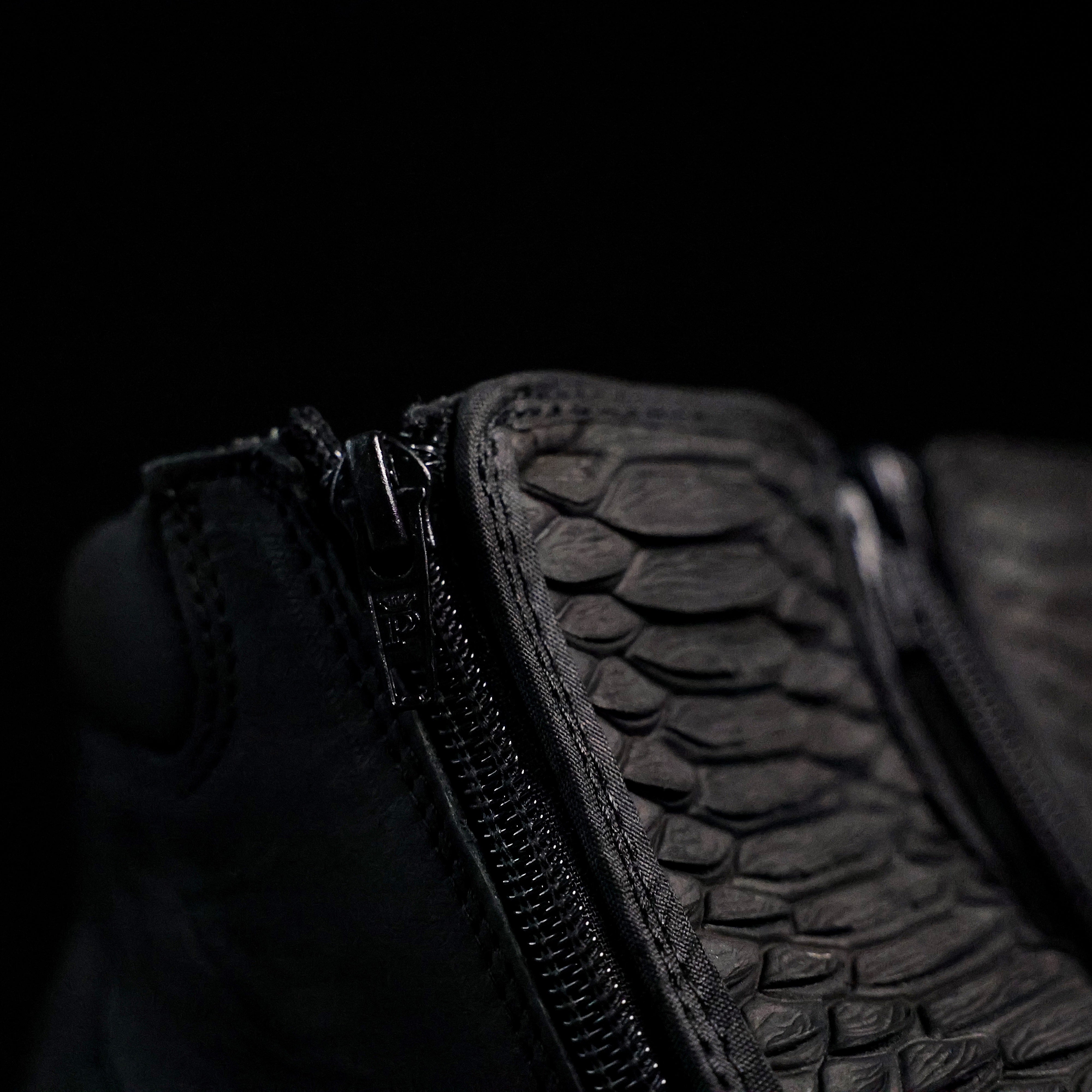 ぴーたんストーンブラック Black Python Double Zipper Botin With Ultra Light Sole