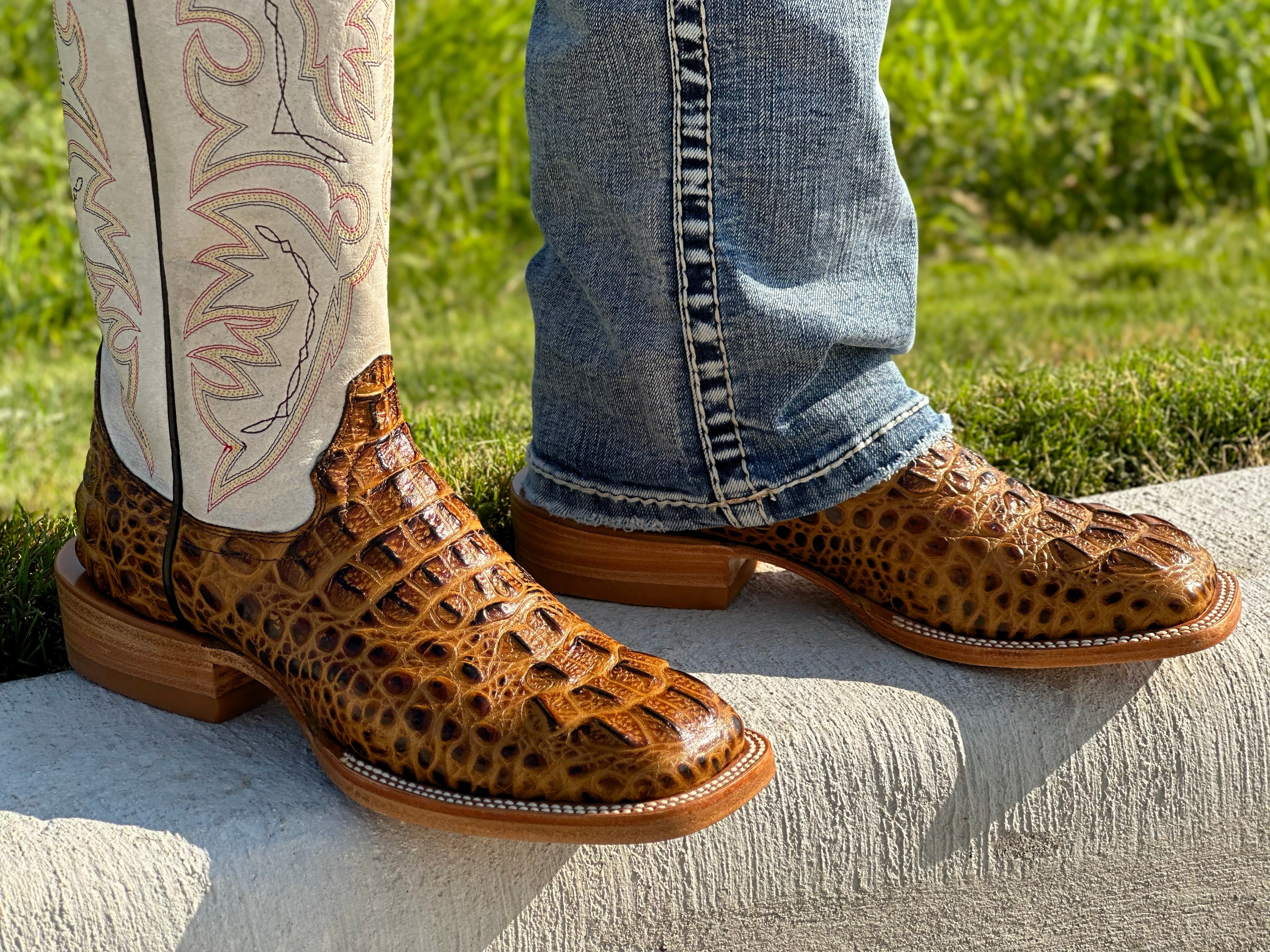 靴 leather boots (crocodile brown) botas-de-cocodrilo-caiman-lomo