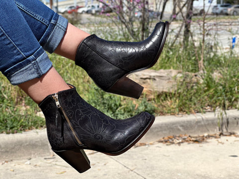Croc black sales ankle boots